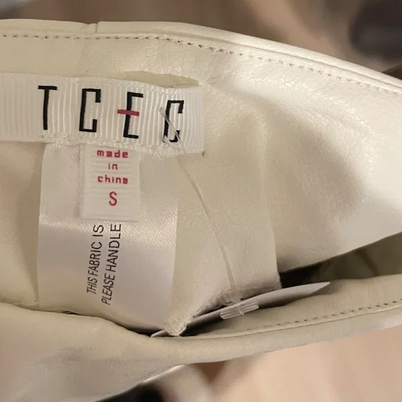 White faux leather skort, size small - Picture 5 of 5